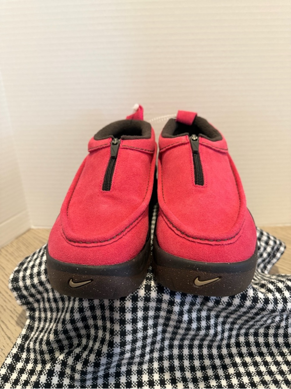 Nike ACG Izy Shoes 7 Rush Pink/Black Mens Fleece Lined Zip Hike Comfort NWT